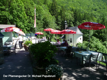Der Pfannengucker Foto Gasthaus Pass Lueg Höhe Golling - der gemütliche Gastgarten