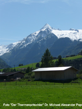 Foto "Der Thermenpritschler" Prächtiger Blick von der Tauern Spa Kaprun auf das ewige Eis des Kitzsteinhorns