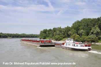 Ausstellung "Donau - Fluch und Segen" 2010 - Die Anreise per Schiff ist stressfrei und interessant